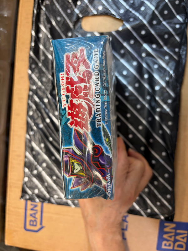 Yu-Gi-Oh! Legend of Blue Eyes White Dragon — 2002 Asian English 1st Edition Booster Box 24 Packs trendygifthk