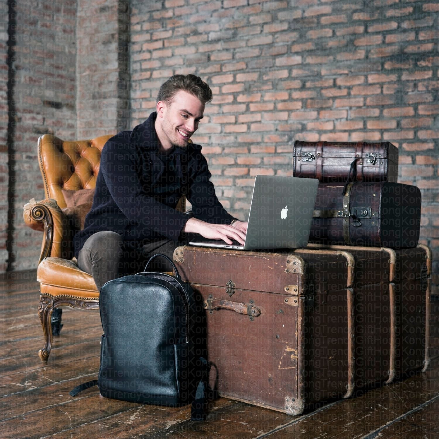 Moleskine Classic Leather Backpack - Urban Nomad's Essential 32 × 42 × 11 cm trendygifthk