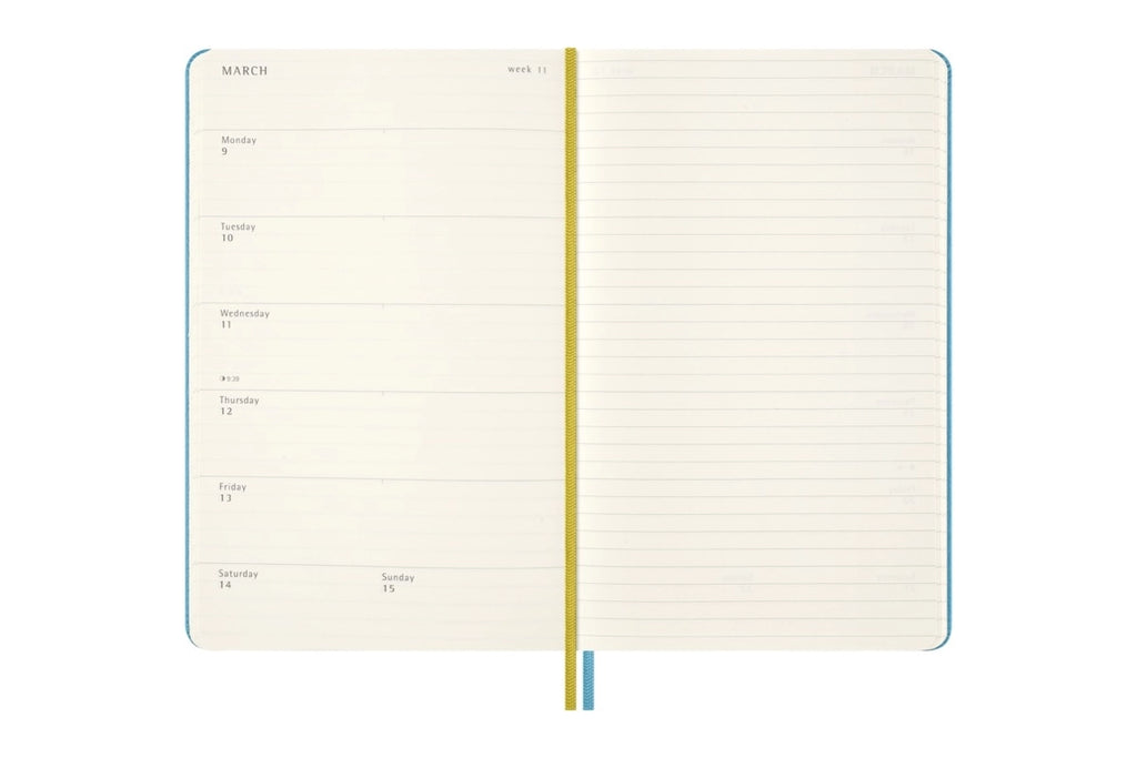 Moleskine 18-month Peanuts agenda with elastic closure and ribbon bookmark